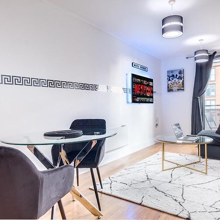 Maevela Apartments - Arcadian Versace Themed Apt ☆ Huge Balcony / Free Parking → Free Netflix -2 Min Walk From Birmingham Hippodrome Theatre, Arcadian, China Town, Sidewalk Club, Gay Village, 5 Mins From New Street Train Station - Birmingham Grand Ce Exterior photo