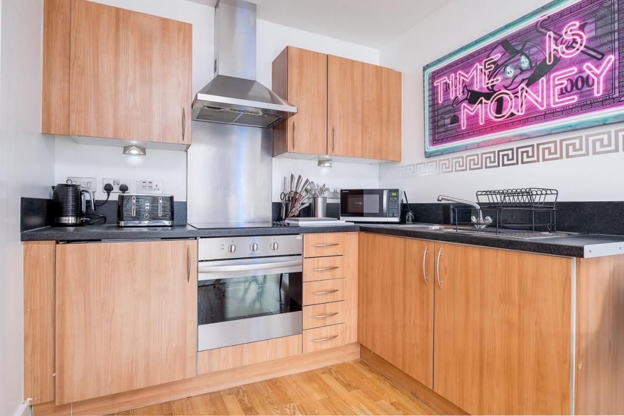 Maevela Apartments - Arcadian Versace Themed Apt ☆ Huge Balcony / Free Parking → Free Netflix -2 Min Walk From Birmingham Hippodrome Theatre, Arcadian, China Town, Sidewalk Club, Gay Village, 5 Mins From New Street Train Station - Birmingham Grand Ce Exterior photo