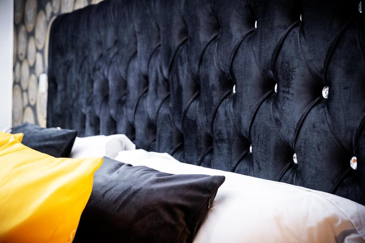 Maevela Apartments - Arcadian Versace Themed Apt ☆ Huge Balcony / Free Parking → Free Netflix -2 Min Walk From Birmingham Hippodrome Theatre, Arcadian, China Town, Sidewalk Club, Gay Village, 5 Mins From New Street Train Station - Birmingham Grand Ce Exterior photo