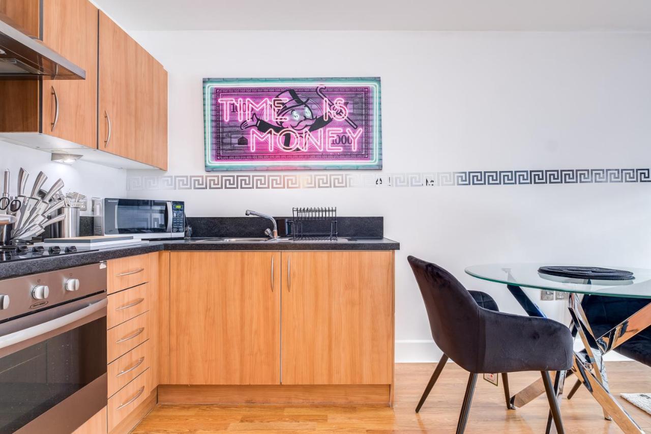 Maevela Apartments - Arcadian Versace Themed Apt ☆ Huge Balcony / Free Parking → Free Netflix -2 Min Walk From Birmingham Hippodrome Theatre, Arcadian, China Town, Sidewalk Club, Gay Village, 5 Mins From New Street Train Station - Birmingham Grand Ce Exterior photo