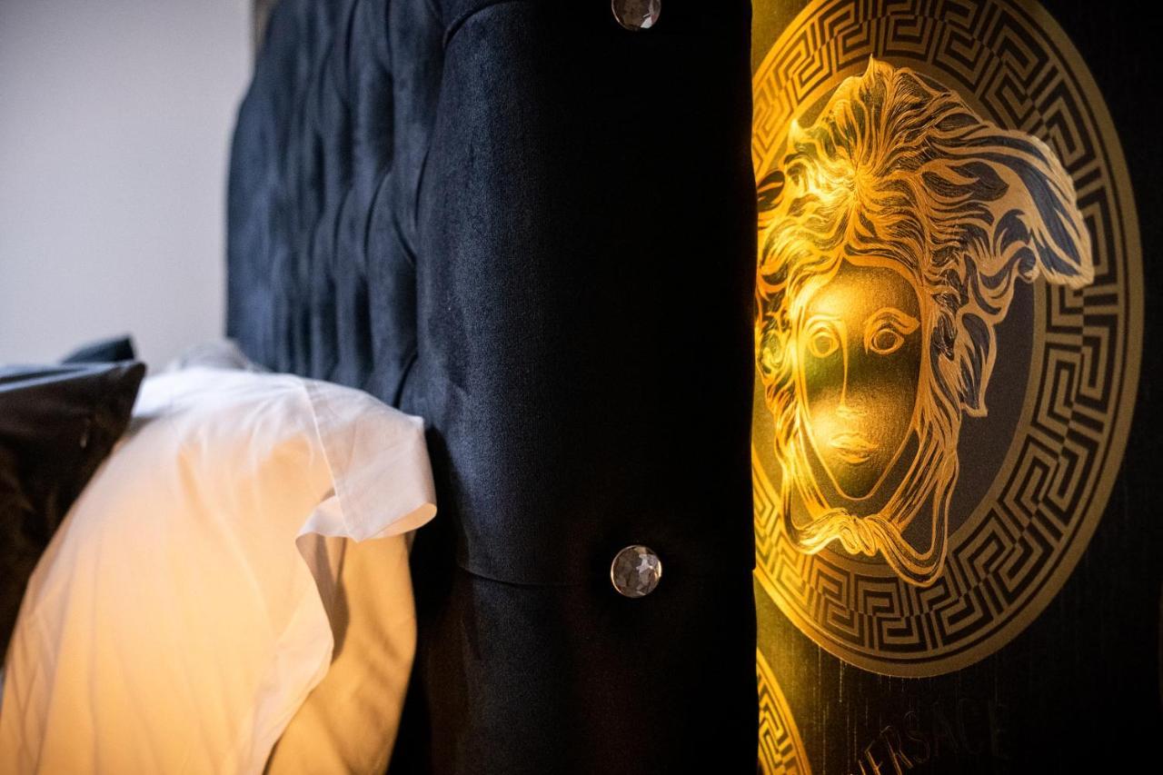 Maevela Apartments - Arcadian Versace Themed Apt ☆ Huge Balcony / Free Parking → Free Netflix -2 Min Walk From Birmingham Hippodrome Theatre, Arcadian, China Town, Sidewalk Club, Gay Village, 5 Mins From New Street Train Station - Birmingham Grand Ce Exterior photo