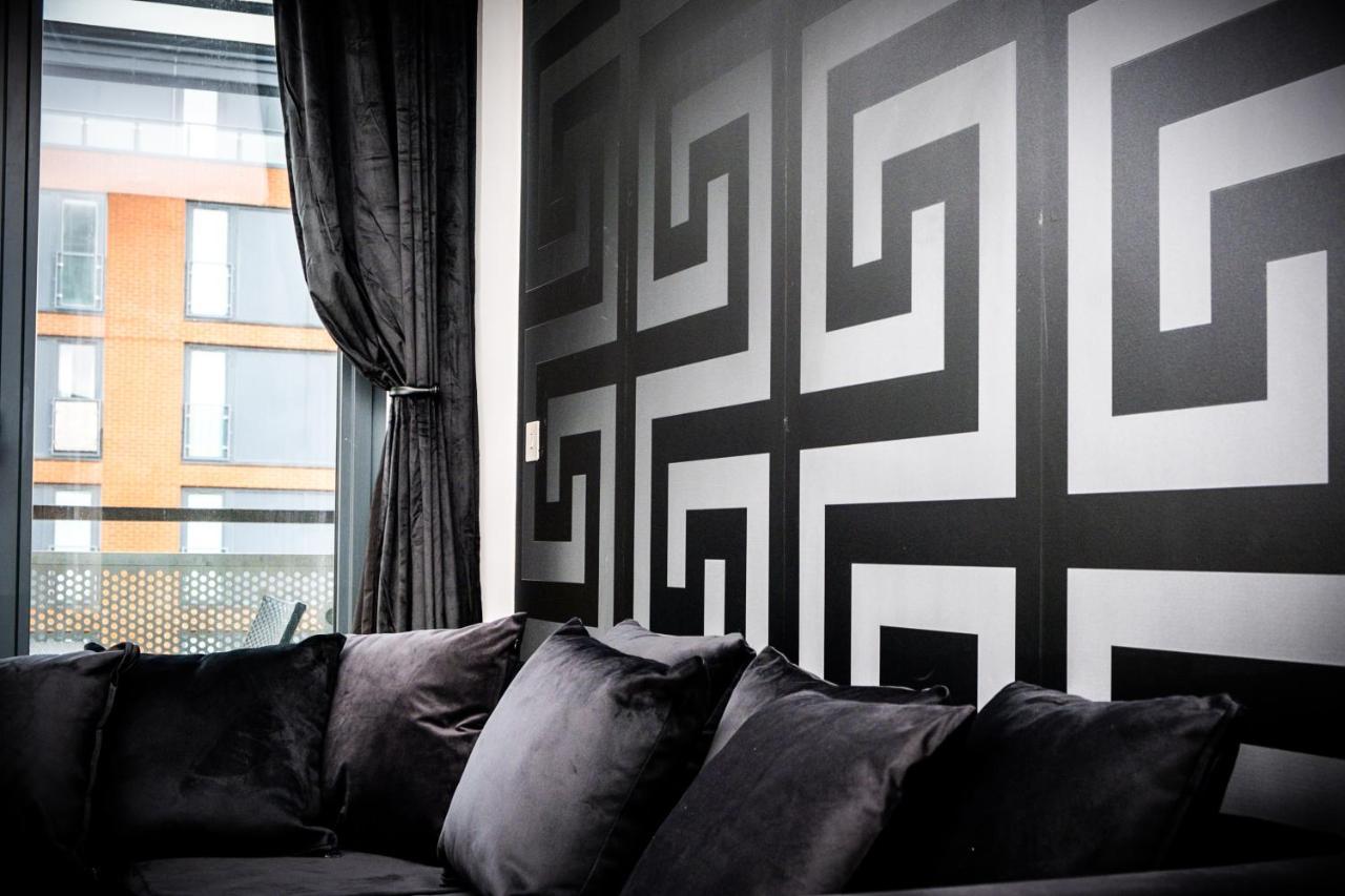 Maevela Apartments - Arcadian Versace Themed Apt ☆ Huge Balcony / Free Parking → Free Netflix -2 Min Walk From Birmingham Hippodrome Theatre, Arcadian, China Town, Sidewalk Club, Gay Village, 5 Mins From New Street Train Station - Birmingham Grand Ce Exterior photo